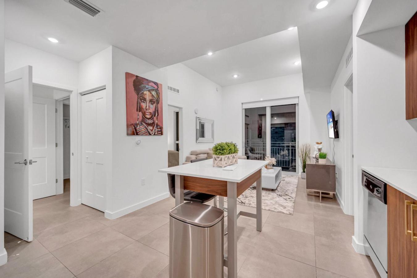 Appartamento Modern Unit In The Heart Of Downtown Miami With Free Parking Esterno foto