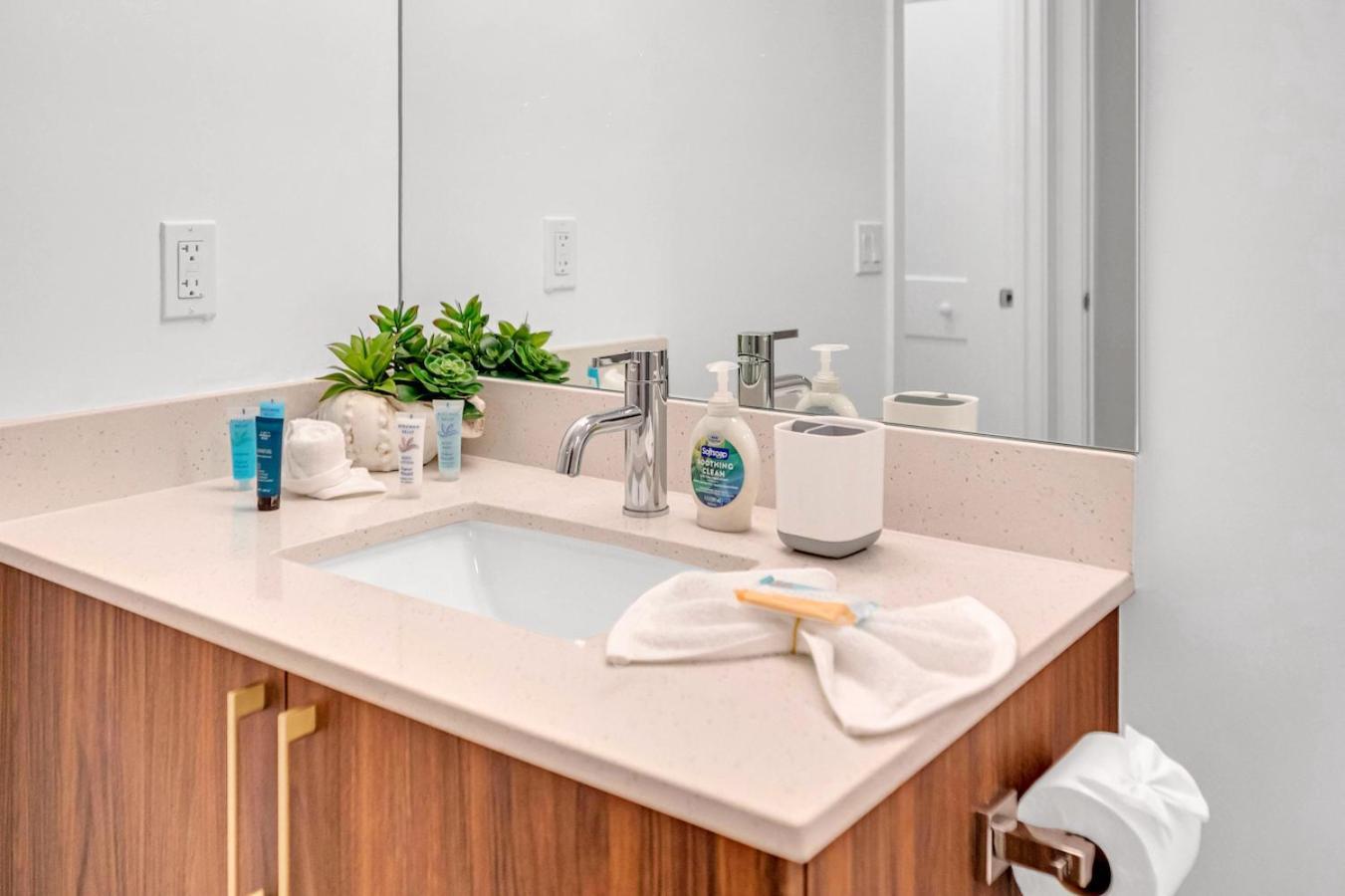 Appartamento Modern Unit In The Heart Of Downtown Miami With Free Parking Esterno foto