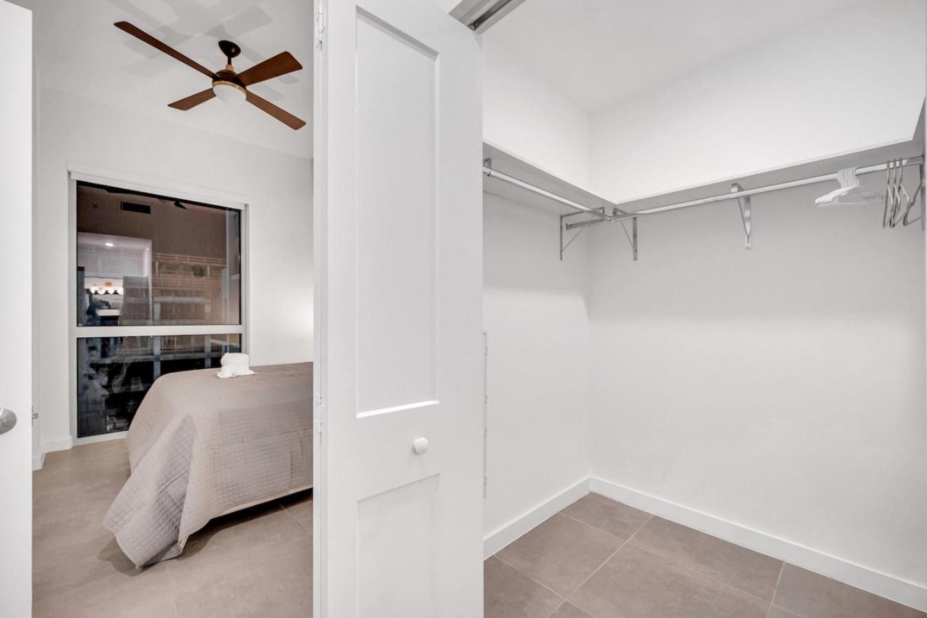 Appartamento Modern Unit In The Heart Of Downtown Miami With Free Parking Esterno foto