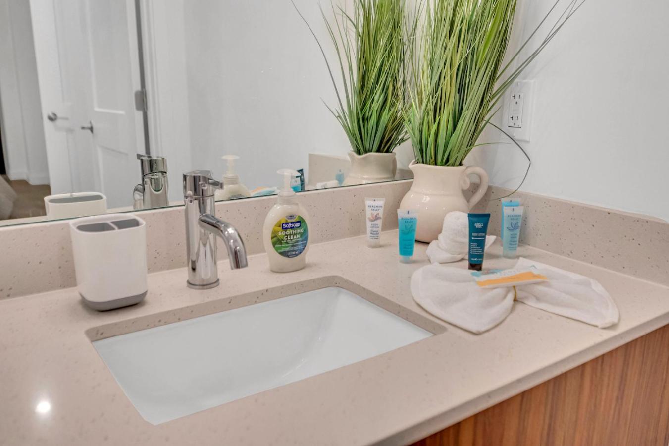 Appartamento Modern Unit In The Heart Of Downtown Miami With Free Parking Esterno foto